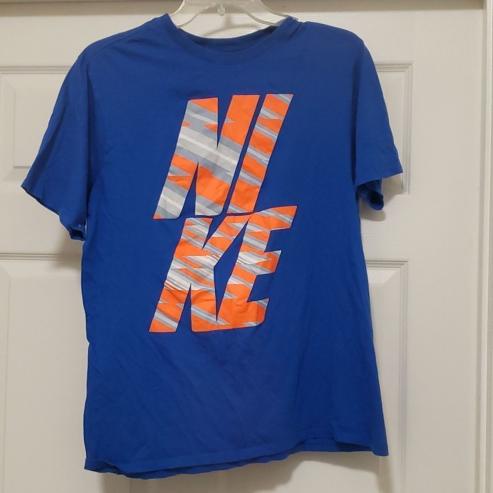 The Nike Tee L